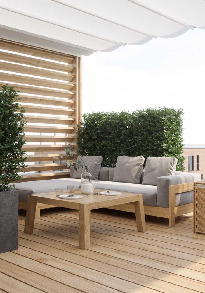 Deck de madeira clara para a varanda elegante