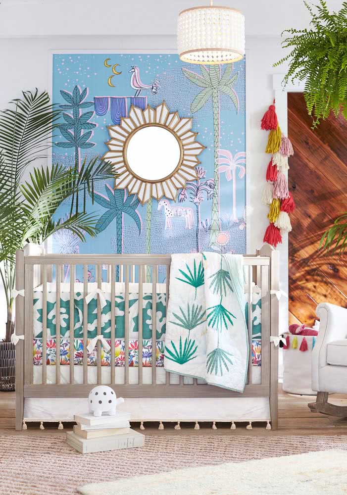 Lustre de continhas para o quarto de bebê colorido e tropical
