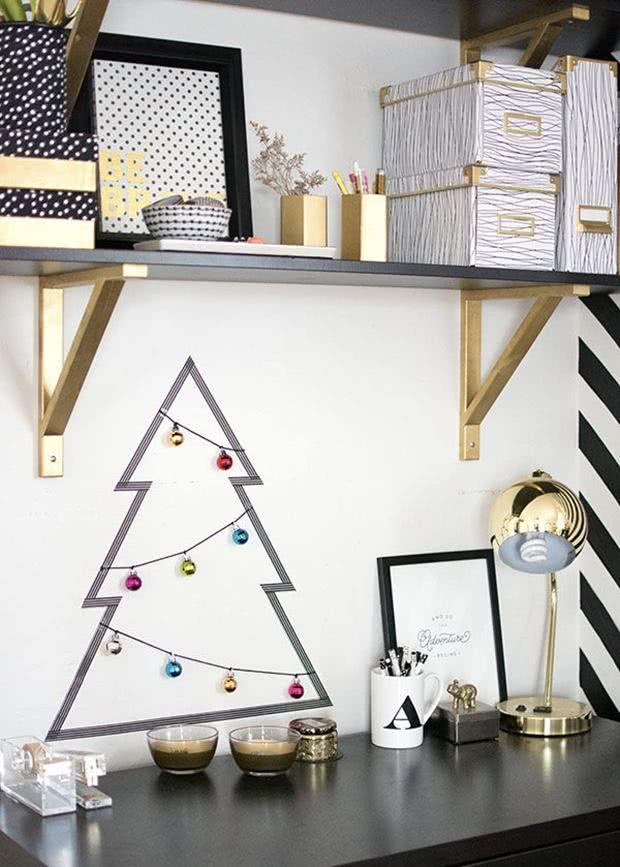 Árvore de Natal para decorar seu home office/escritório.