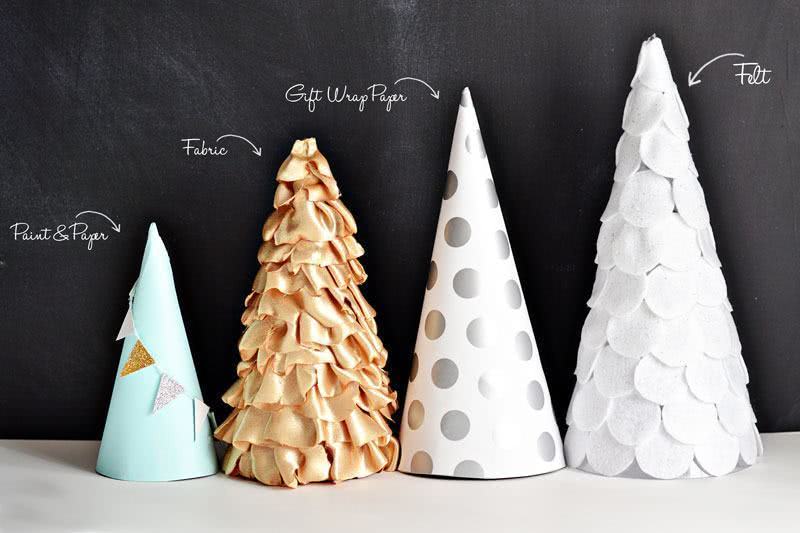 Árvore de Natal de papel, tecido, papel de presente e feltro.