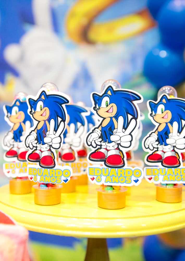 Lembrancinha da Festa Sonic: tubetes personalizados recheados de balinhas coloridas