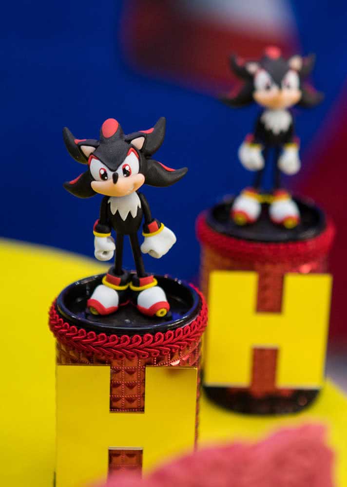 Além do Sonic, os demais personagens do jogo também aparecem na decoração da festa 