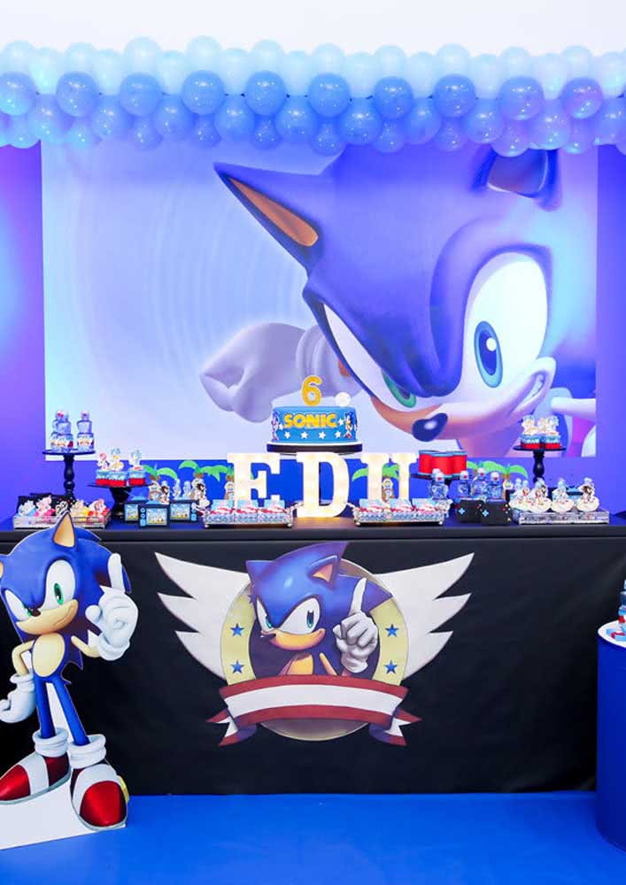 Festa Sonic moderna com destaque para a cor azul
