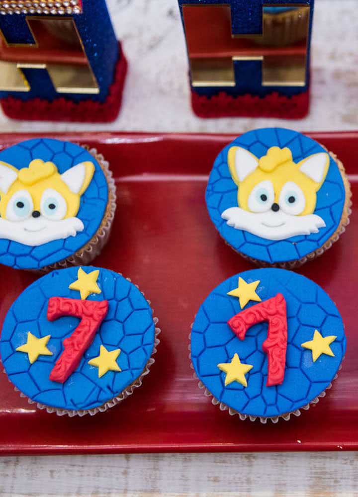 Cupcakes fofos decorados com a turma do Sonic