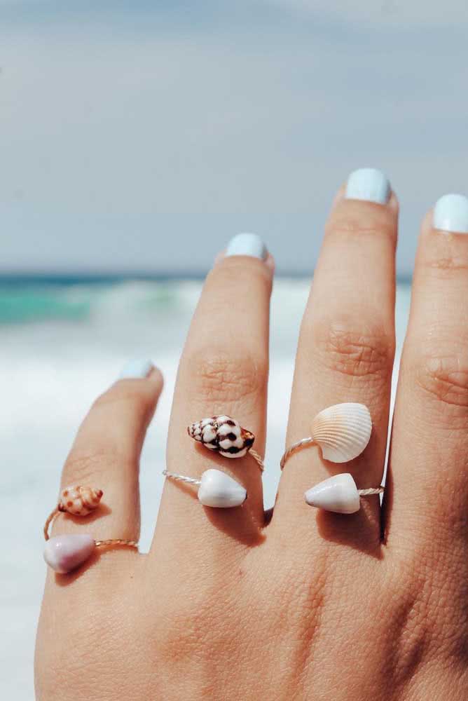 Que lindo o anel feito com conchas do mar. Super delicado e feminino