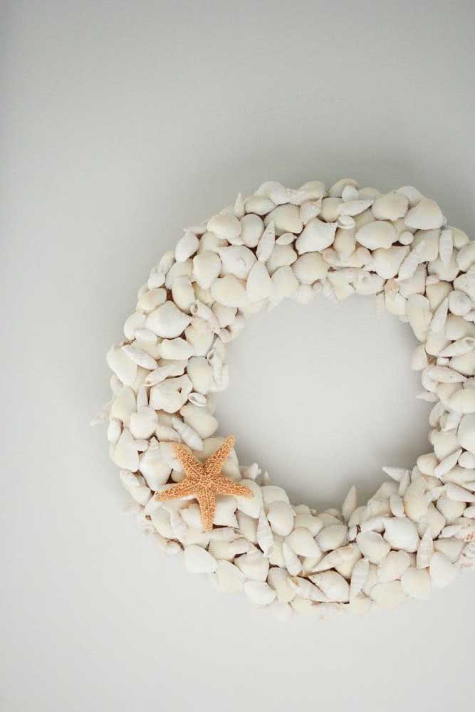 Guirlanda de conchas do mar para decorar a entrada da casa