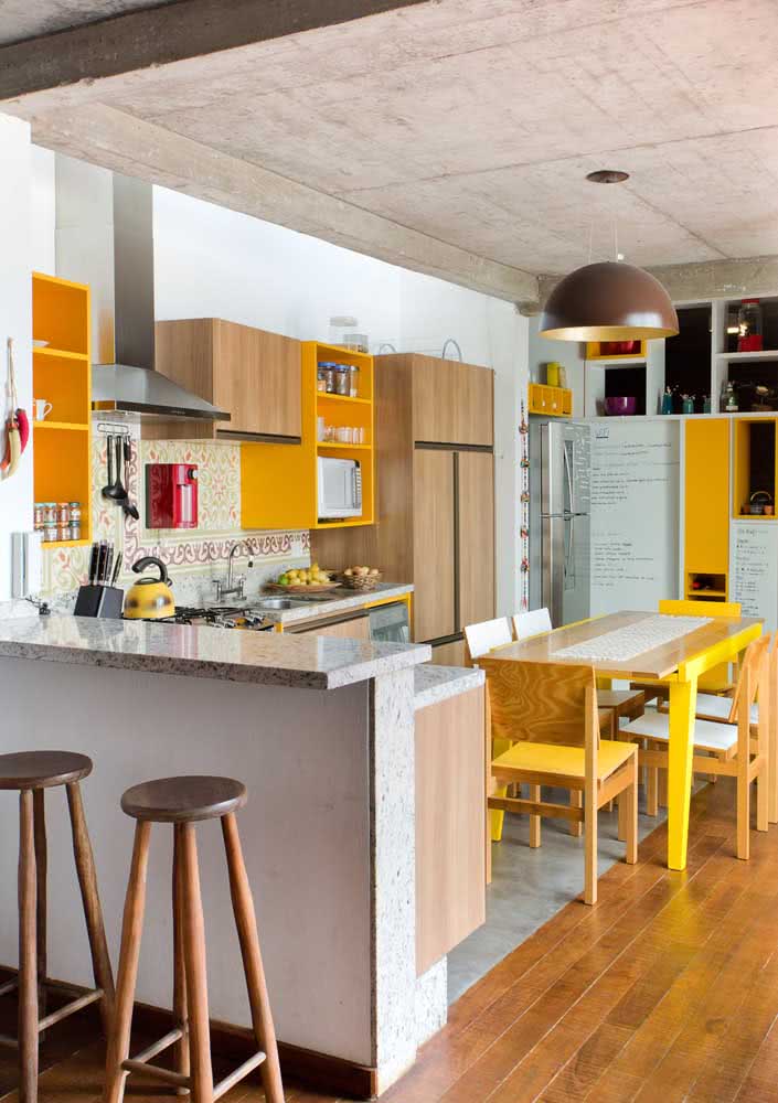 Pincele sua cozinha de amarelo!