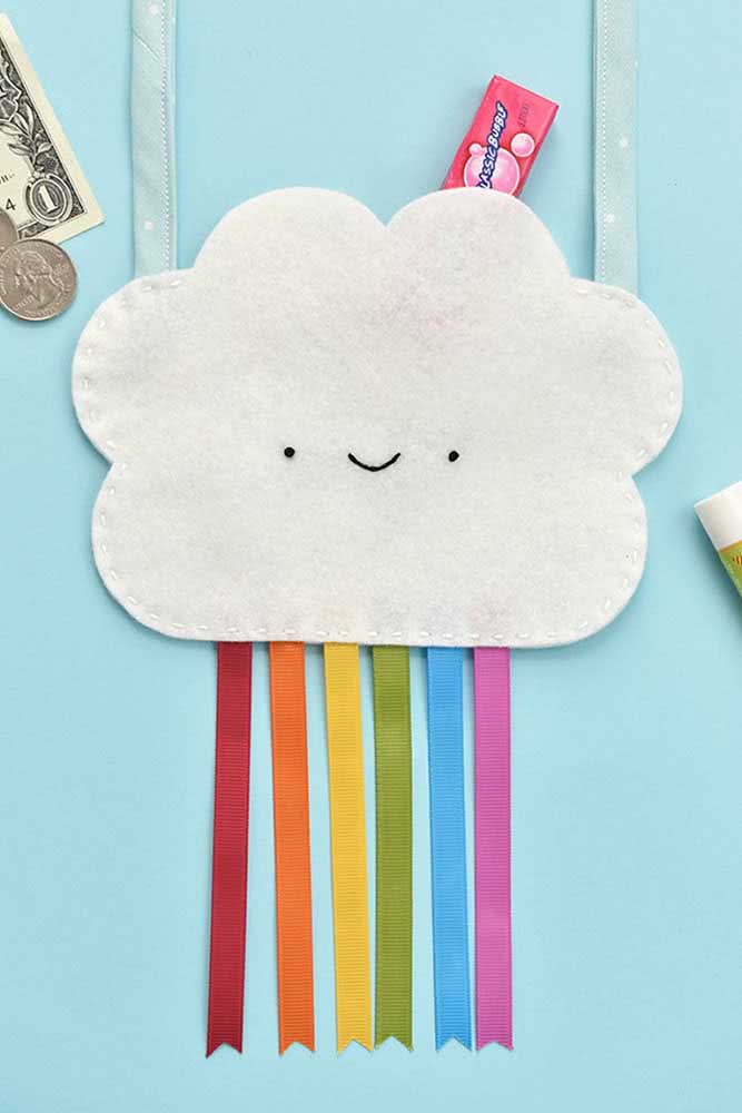 Here, the little bag with the felt cloud brings colored ribbons to form the rainbow 