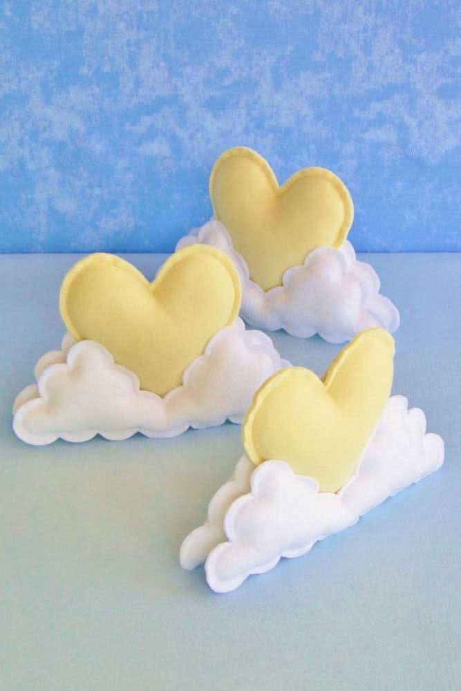 Felt cloud with heart: it's a lot of love!