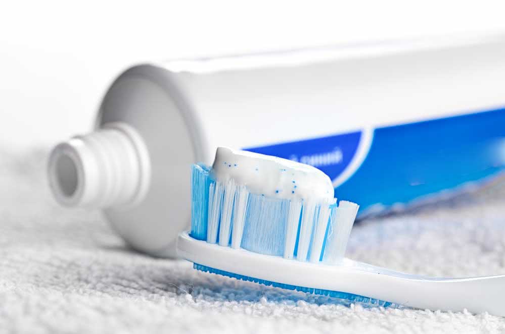 How to Take Risk of Glass Using Toothpaste