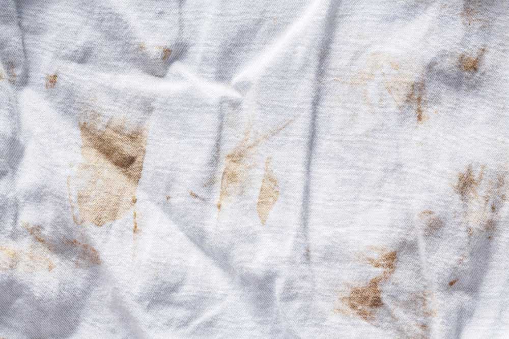 How to dye stained clothes