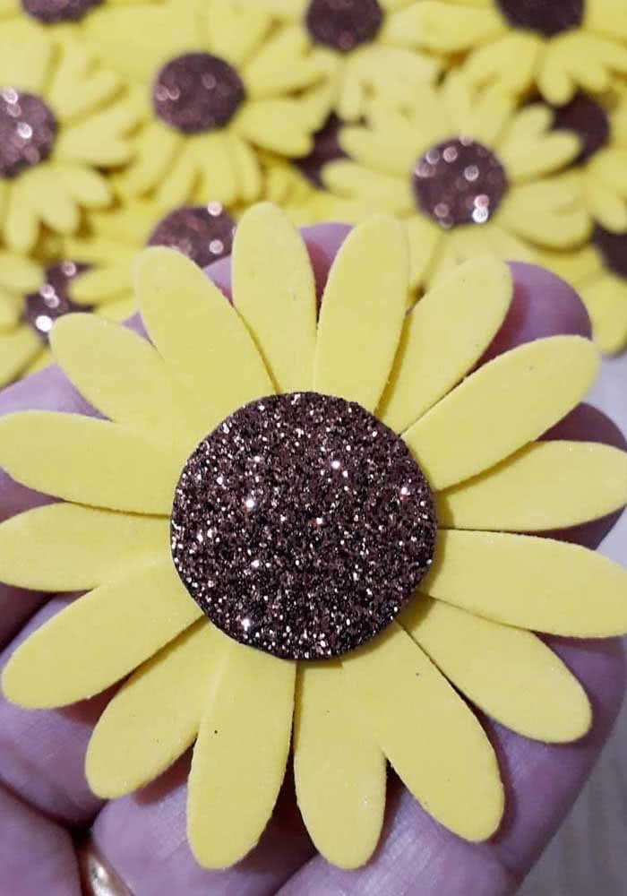 Do you want your sunflower to shine even more?  Use EVA with glitter