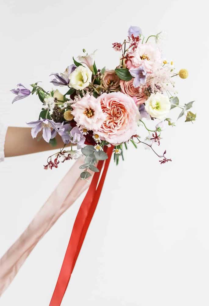 Bridal bouquet of Astromelia and peonies: cheerful and romantic 