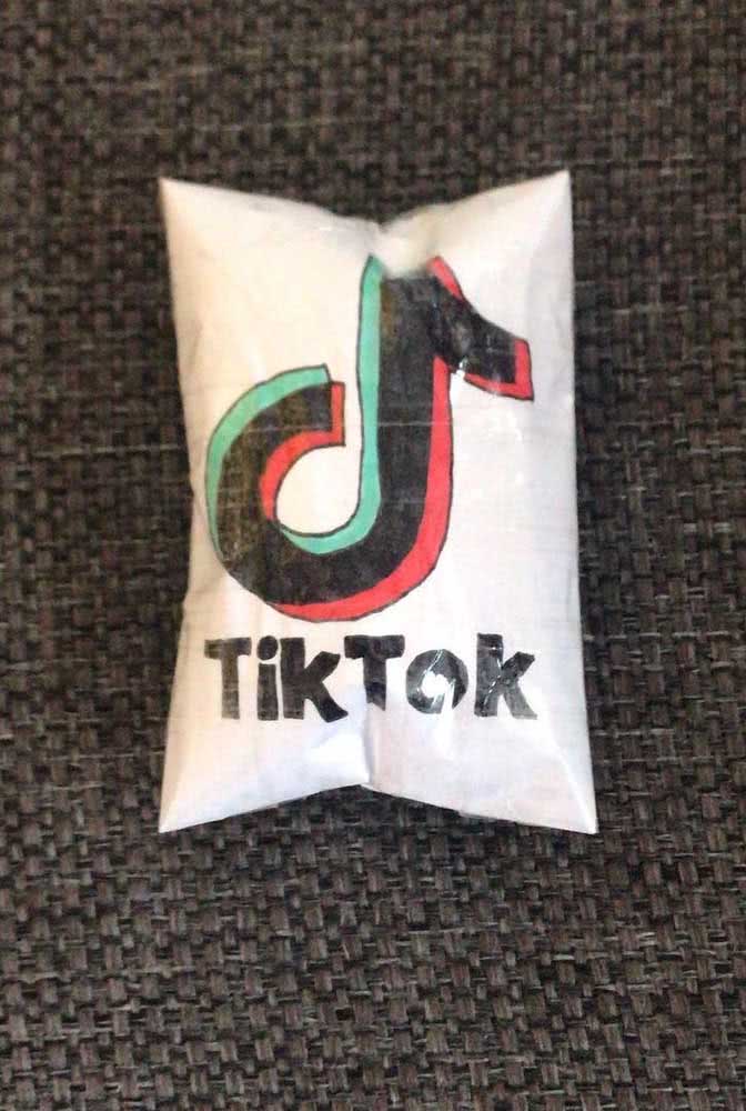 Tik Tok's Paper Squishy: a tribute to your favorite social networks
