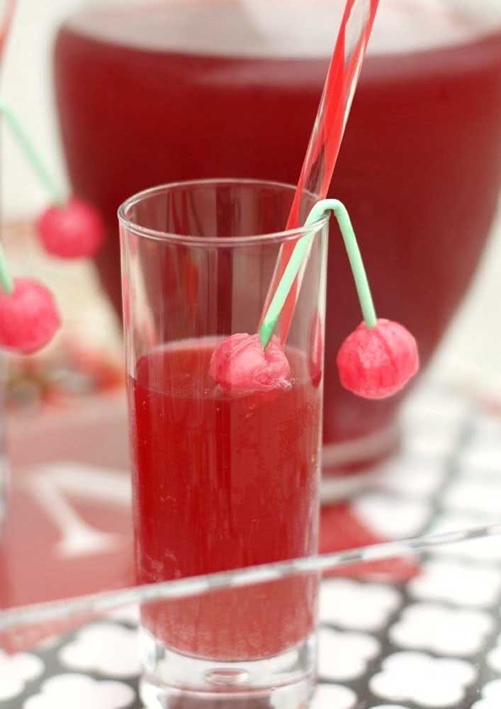 Drink the base of cherries with the presence of fruit to decorate