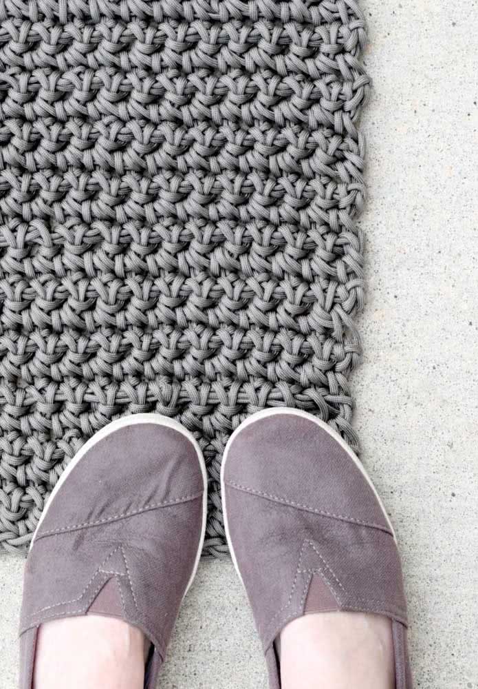 Want a modern version of a crochet door mat?  So invest in gray