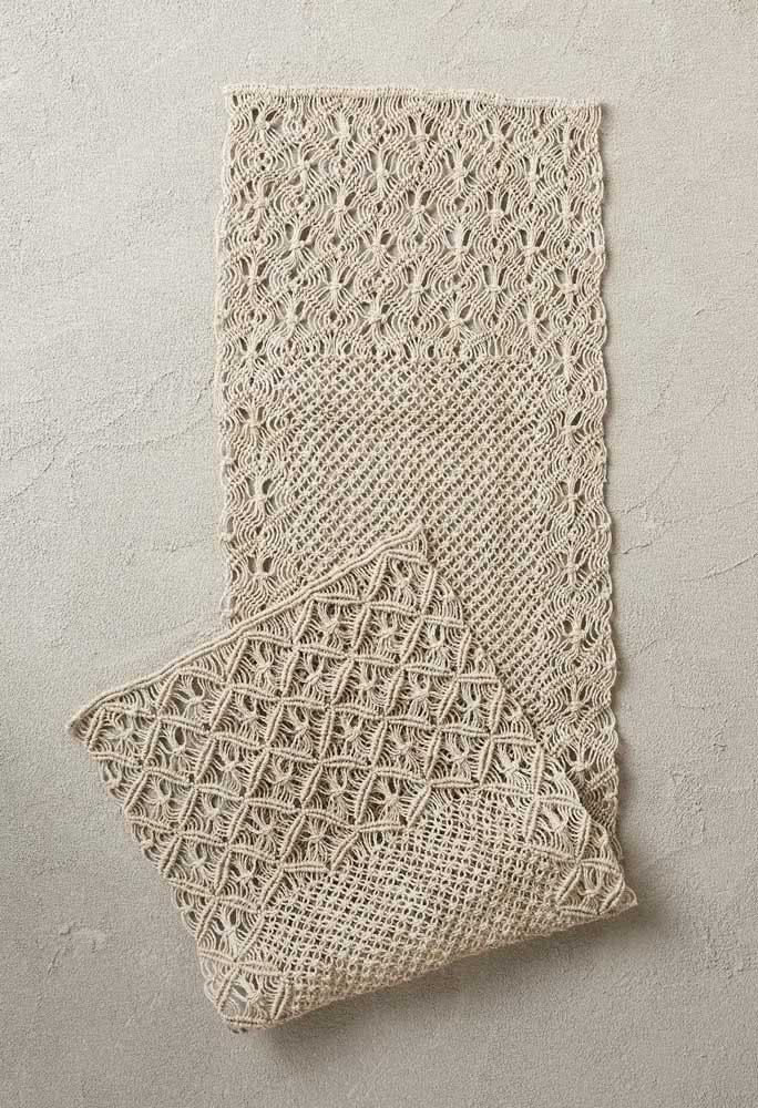 Delicate and romantic: a beautiful crochet rug inspiration for the living room door